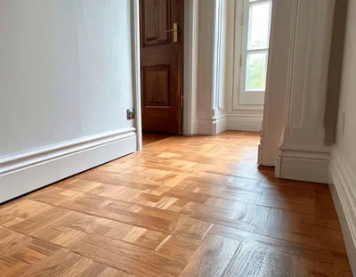 Установка плинтусов